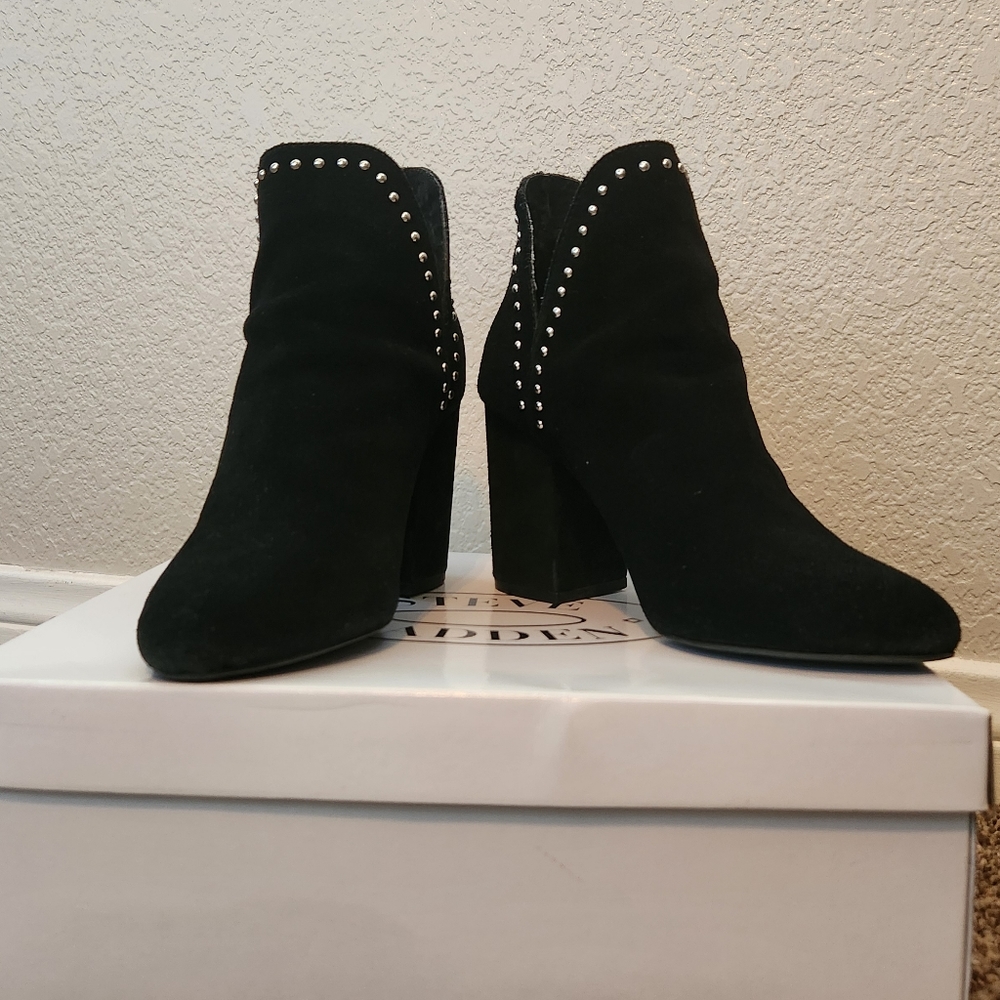 Steve Madden Rockstar Women Studded Black Suede Almond Toe Chunky Heel Bootie 7M